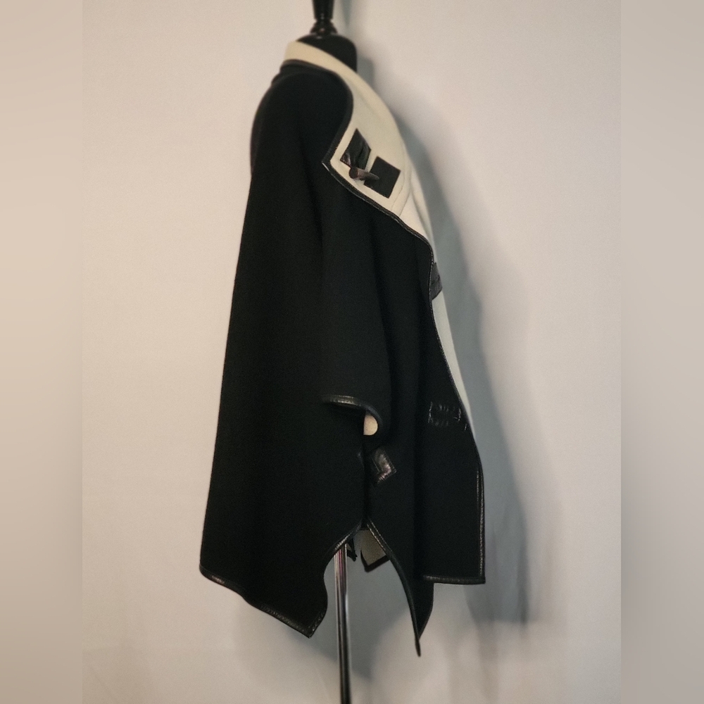 Zoe Couture Reversable Cashmere Wool Blend Cape With Soft Leather Piping - Picture 4 of 11